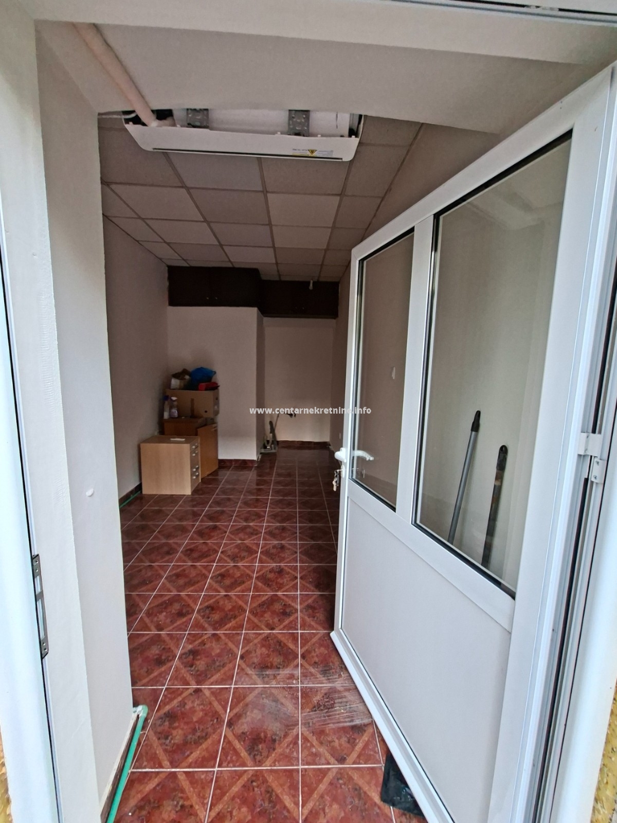 Izdavanje, poslovni prostor 14m2, Centar, Podgorica